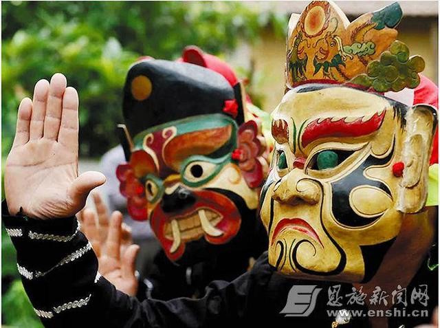 实施“民族记忆”守护工程，积极开展恩施傩戏的挖掘整理