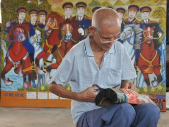 陈肇梅师傅 灵山傩面具传承人