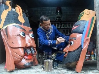 谭建新 毛南族傩面雕刻传承人