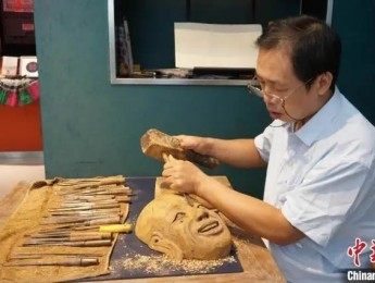 唐江峰：桂北傩面具制作技艺代表性传承人