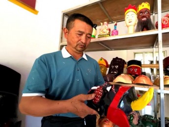 晏其伦 湄潭傩面具雕刻技艺传承人