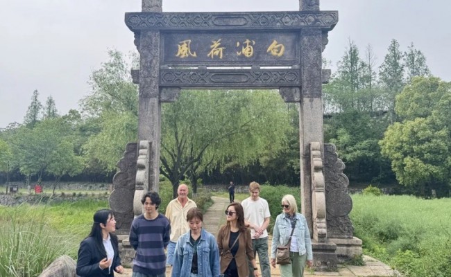  “国际体验官”探访池州非遗傩舞、青阳腔表演、团扇 让外国友人感受深厚的人文底蕴
