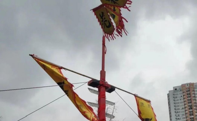  略阳县新春傩戏表演活动上刀山、下火海、过刀桥