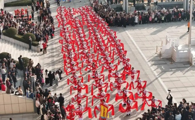  甘肃成县社火民俗展演 为让市民在浓郁年味儿中感受文化温度、共享发展成果