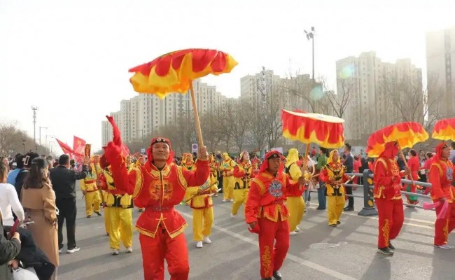  回河、新市传统社火邂逅潮流IP玩偶 献上了一场跨越古今、打破次元壁的文化盛宴