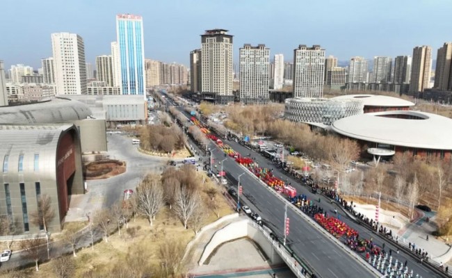  库尔勒社火氛围感直接拉满  为各族群众献上精彩纷呈的民俗盛宴