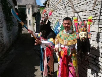 朱贵保 九溪封神地戏队队长 安顺地戏市级非遗代表性传承人