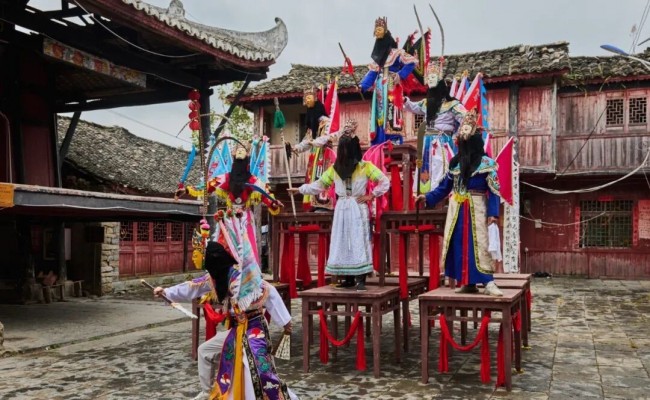  普定县屯堡地戏：下坝的高台，二官的女班